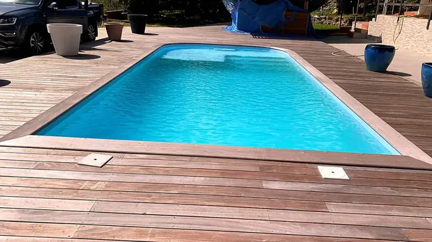 Deck de piscine en bois — pourtour